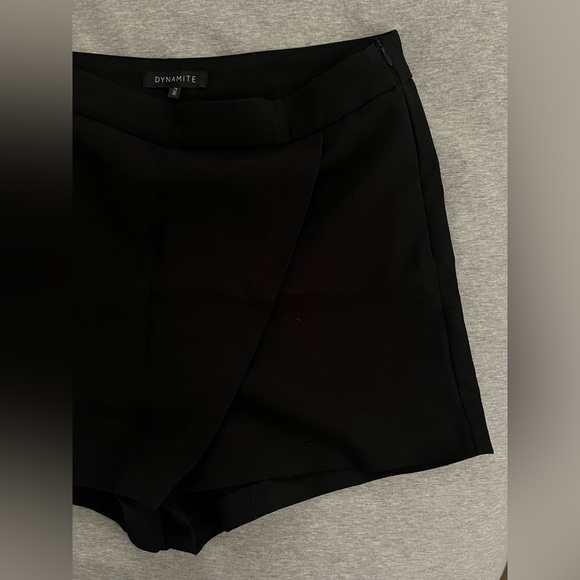 Dynamite Peyton Asymmetric Skort - Picture 4 of 5